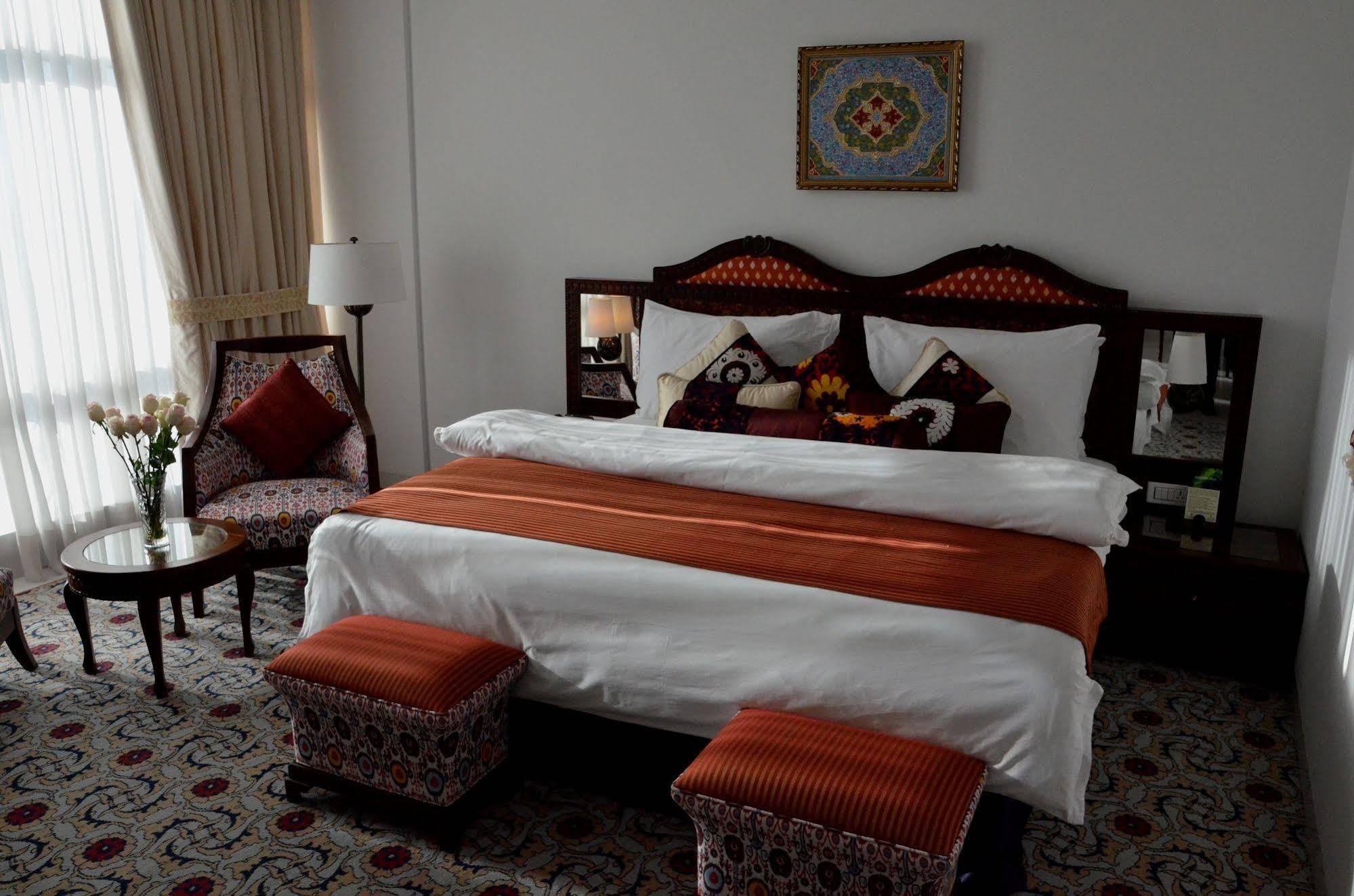 Dushanbe Serena Hotel Exterior foto