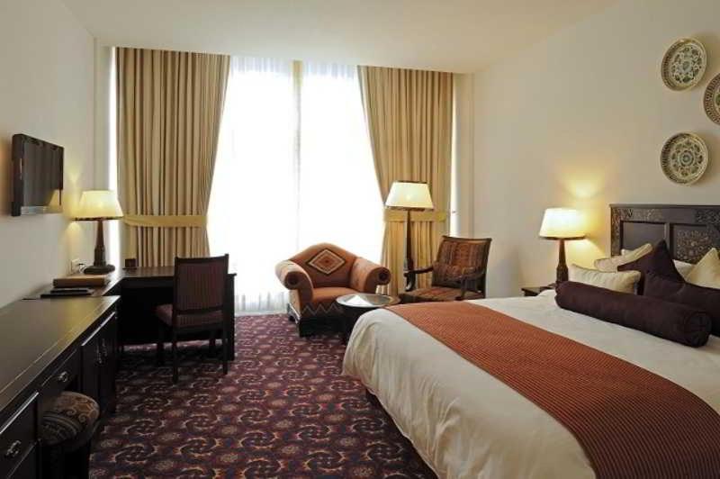 Dushanbe Serena Hotel Zimmer foto