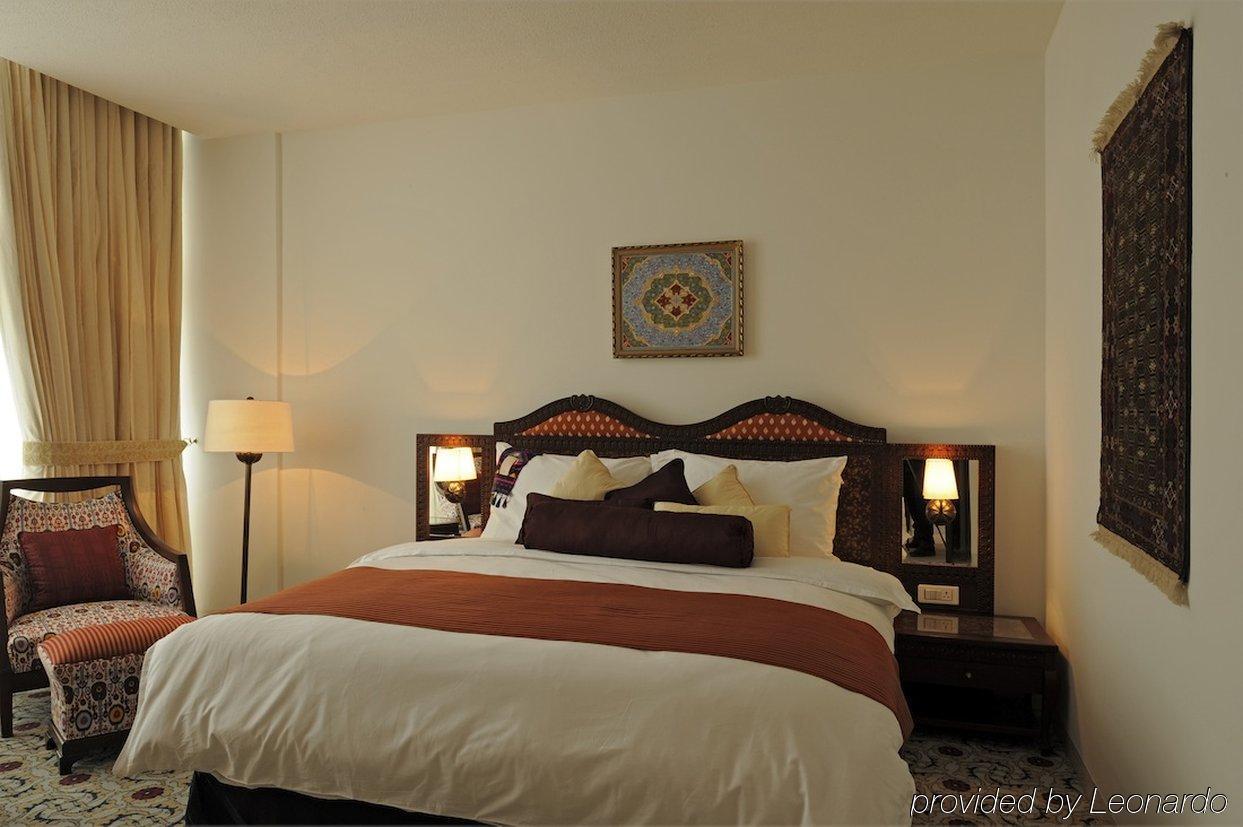 Dushanbe Serena Hotel Zimmer foto