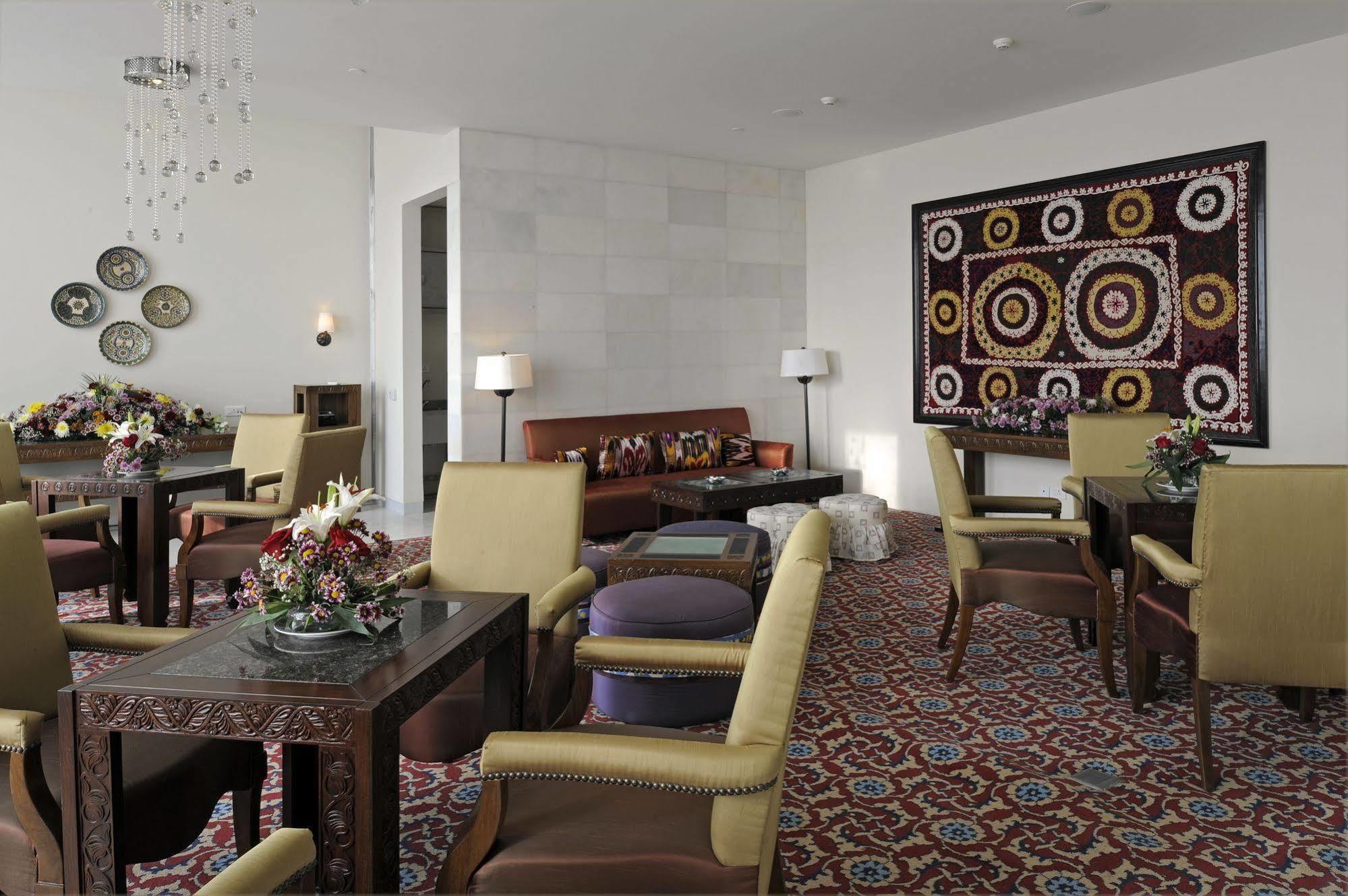 Dushanbe Serena Hotel Exterior foto